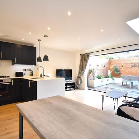 Stunning 2 Bed Apartment 런던 외부 사진