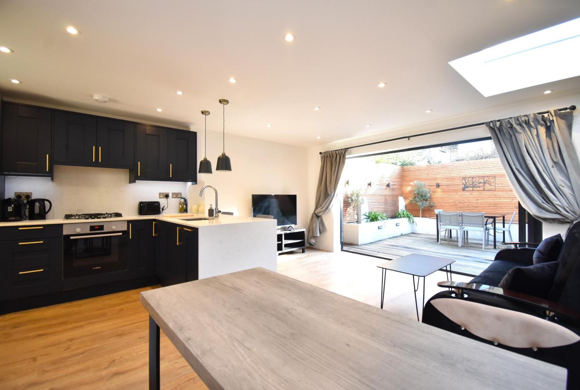 Stunning 2 Bed Apartment 런던 외부 사진